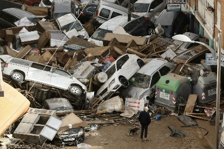 https://www.ragusanews.com/immagini_articoli/31-10-2024/valencia-alluvione-almeno-95-morti-e-decine-di-dispersi-300.jpg